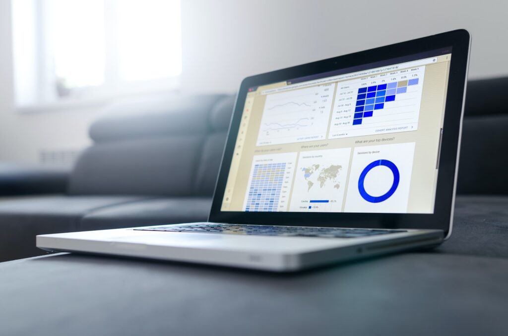 lukas-blazek-mcSDtbWXUZU-unsplash | Clouve Inc How Cloud Analytics Works And Its Benefits