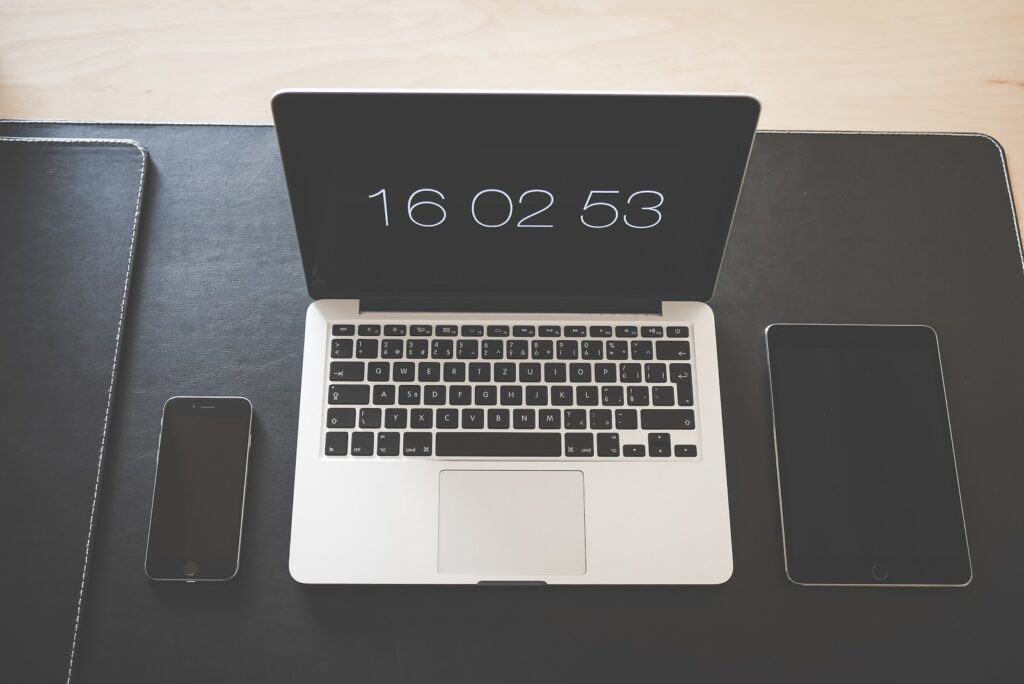 pexels-picjumbocom-196661 | Clouve Inc The DevOps Approach To IoT